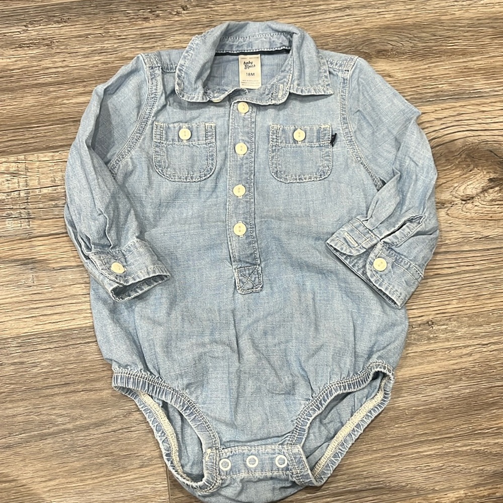 🦄5/25 Baby button down onesie